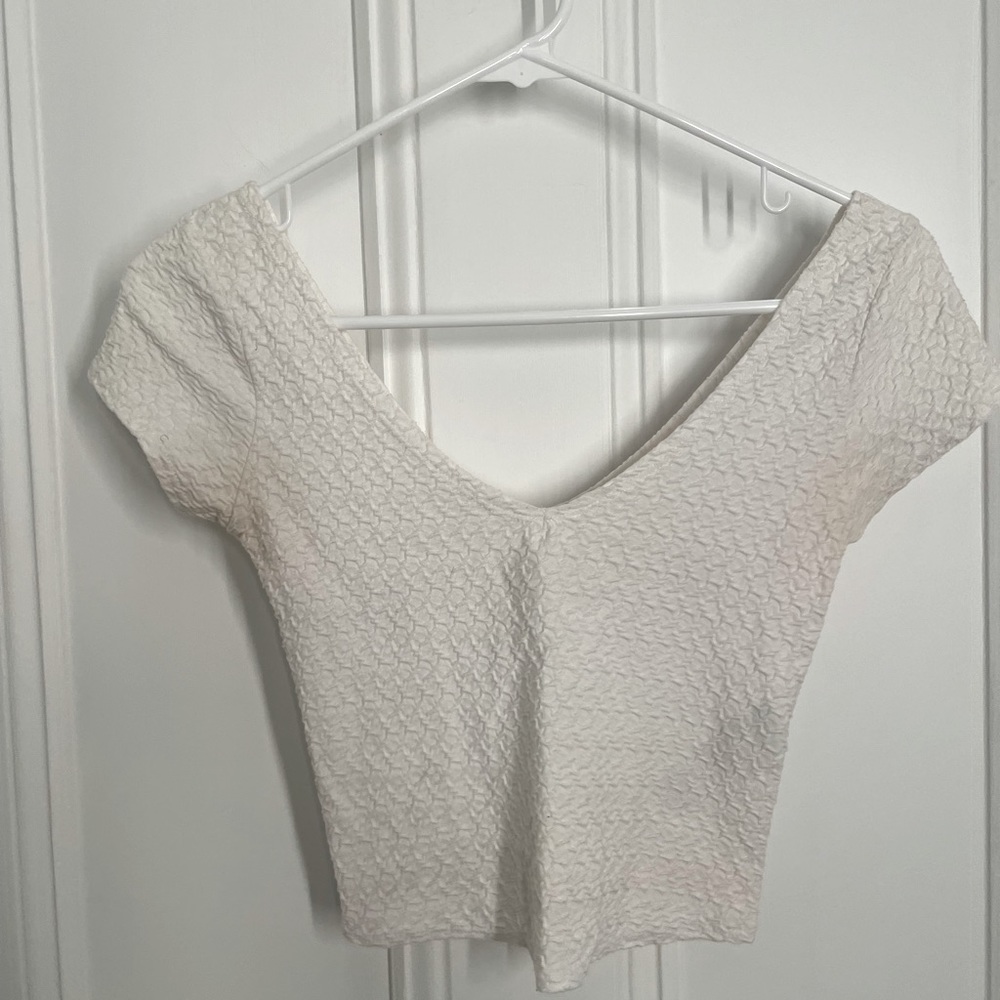 White textured V neck Crop Top, short sleeved, Hollister
